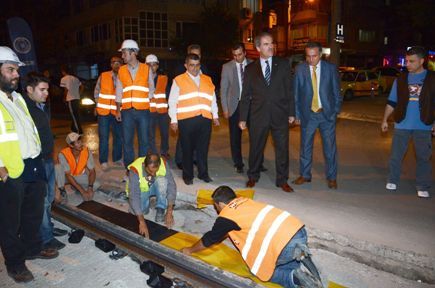 Bursa'da tramvay çalışmaları gece de sürüyor
